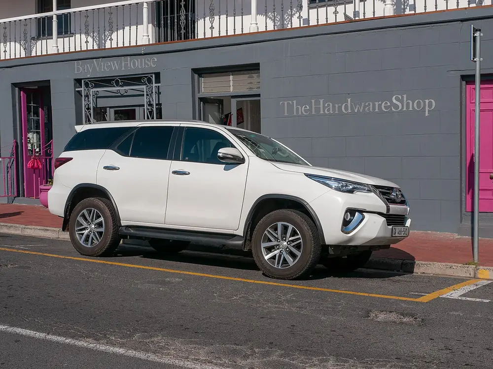 Toyota Fortuner 2022 — view 2