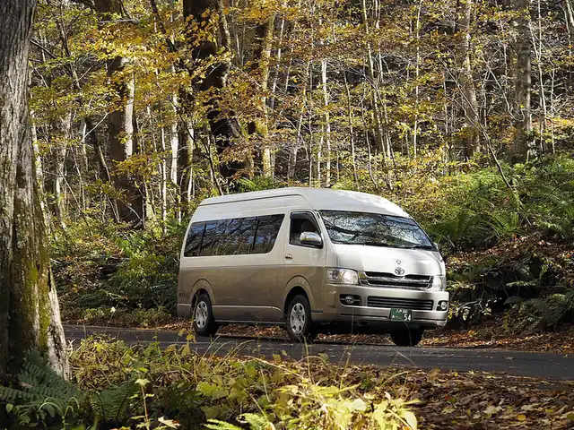 Toyota Hiace Grand Cabin 2022 — view 2