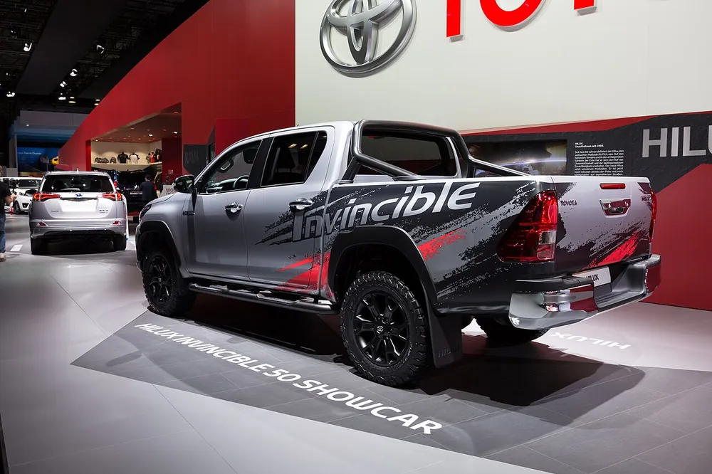 Toyota Hilux Revo 2022 — view 2