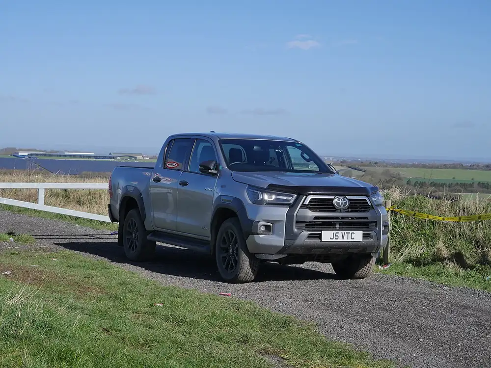 Toyota Hilux Revo 2022 — view 3