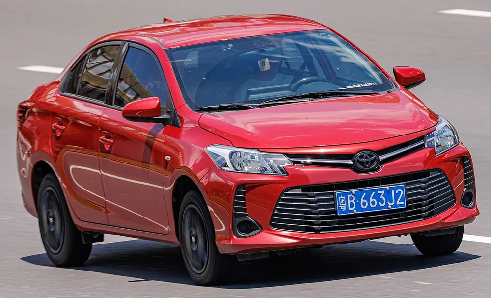 Toyota Yaris 2023 — view 3